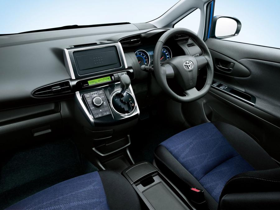  Toyota Wish 1.8S 2012 года  (фото 2 из 4)
